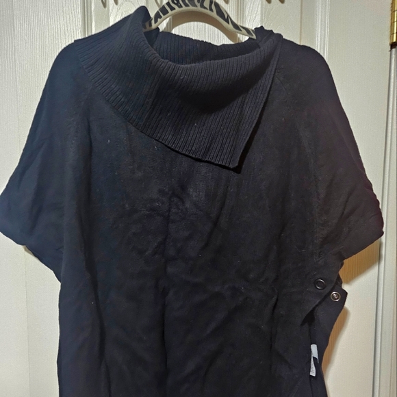 Reitmans Poncho - Picture 1 of 4
